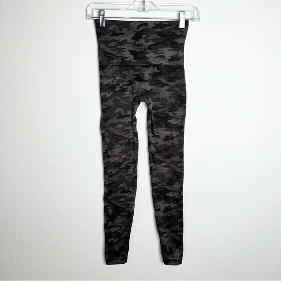 Spanx Leggings Women Small look at me now Camouflage slimming shaping B10 - Picture 1 of 6